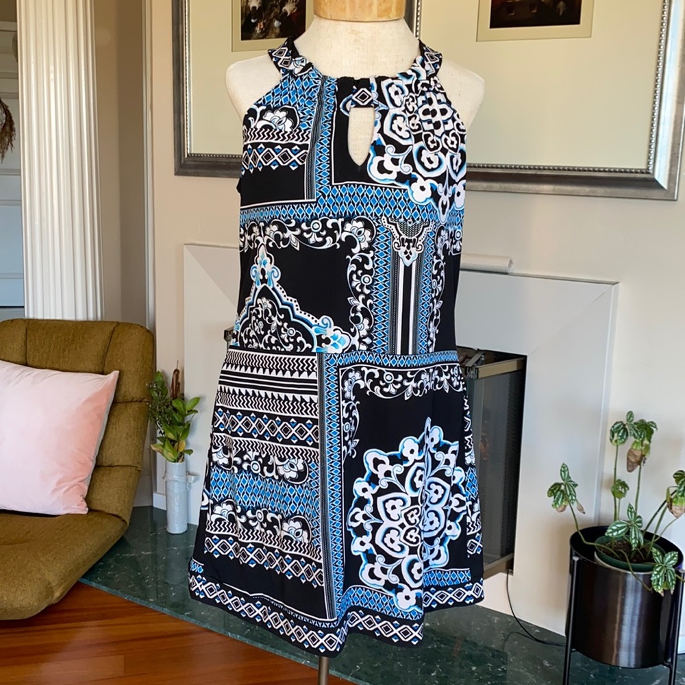 White house, Black market Deess, Size Med